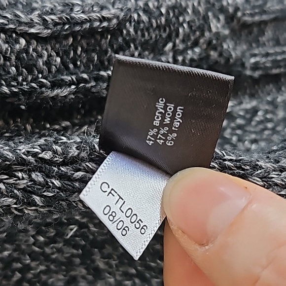 Limited Cable Sweater - Picture 8 of 9